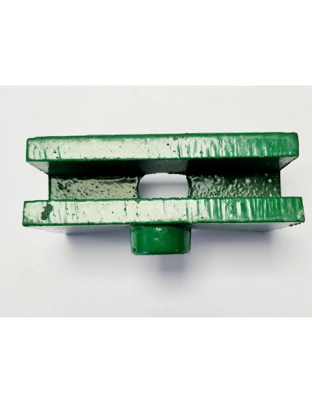 Retainer, Side Panel Left Righ John Deere Z11503